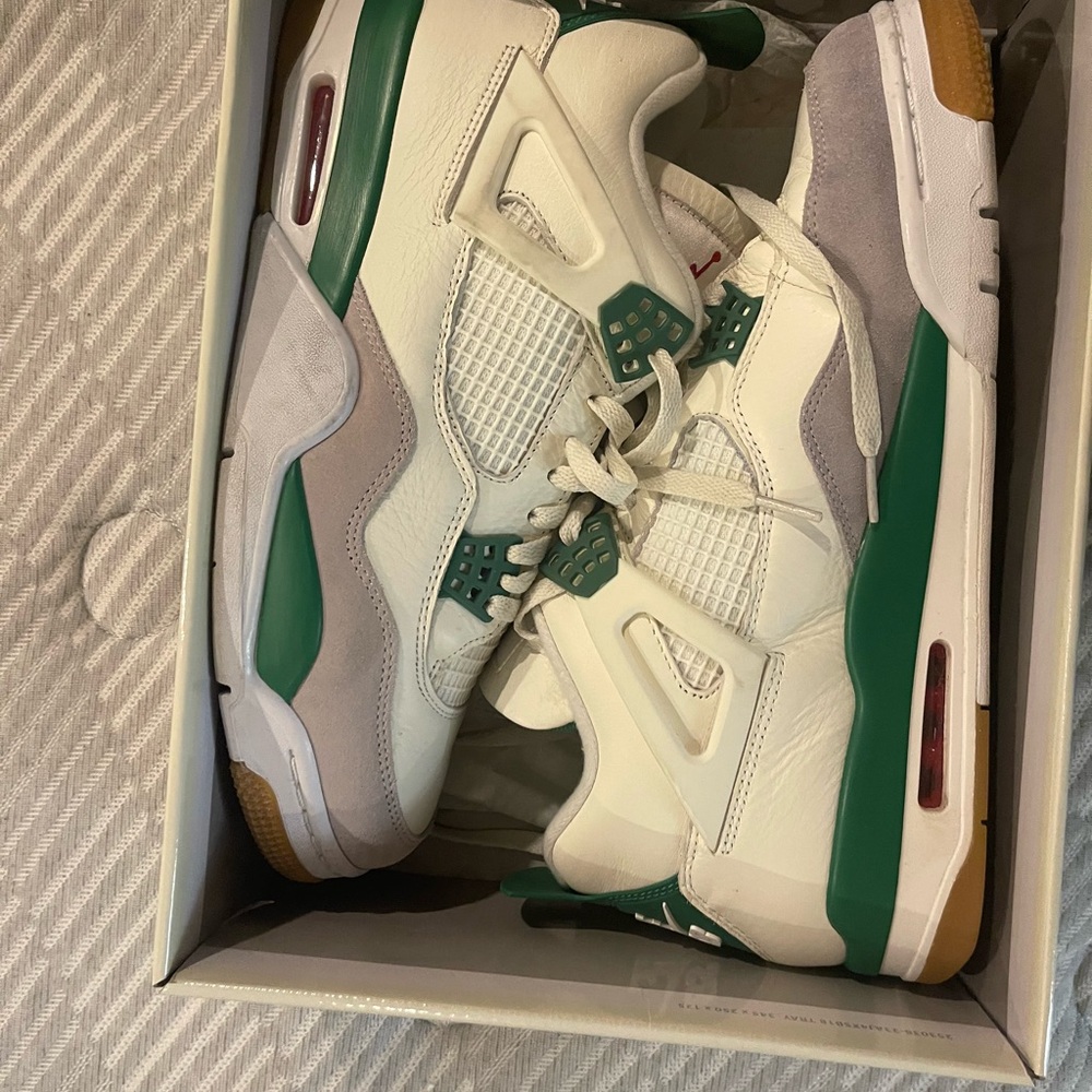 Jordan 4 Retro SB Pine Green